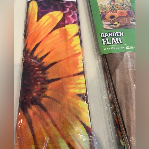 🔥3/$25🔥Lot of (6) 28X40” Garden Flags “hello spring” and “Welcome Friends” - Picture 3 of 7